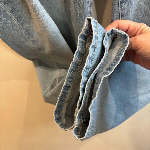 TORRID Sz 16 R Boyfriend Straight Vintage Stretch Light Wash Distressed Jeans - Picture 5 of 11